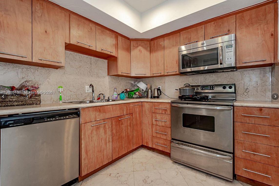 EMERALD HILLS C C APTS CO - Residential