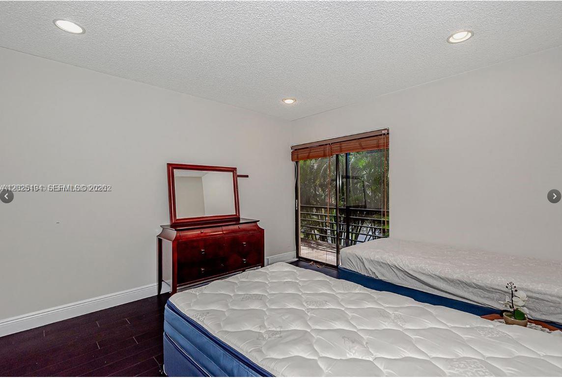 EMERALD HILLS C C APTS CO - Residential