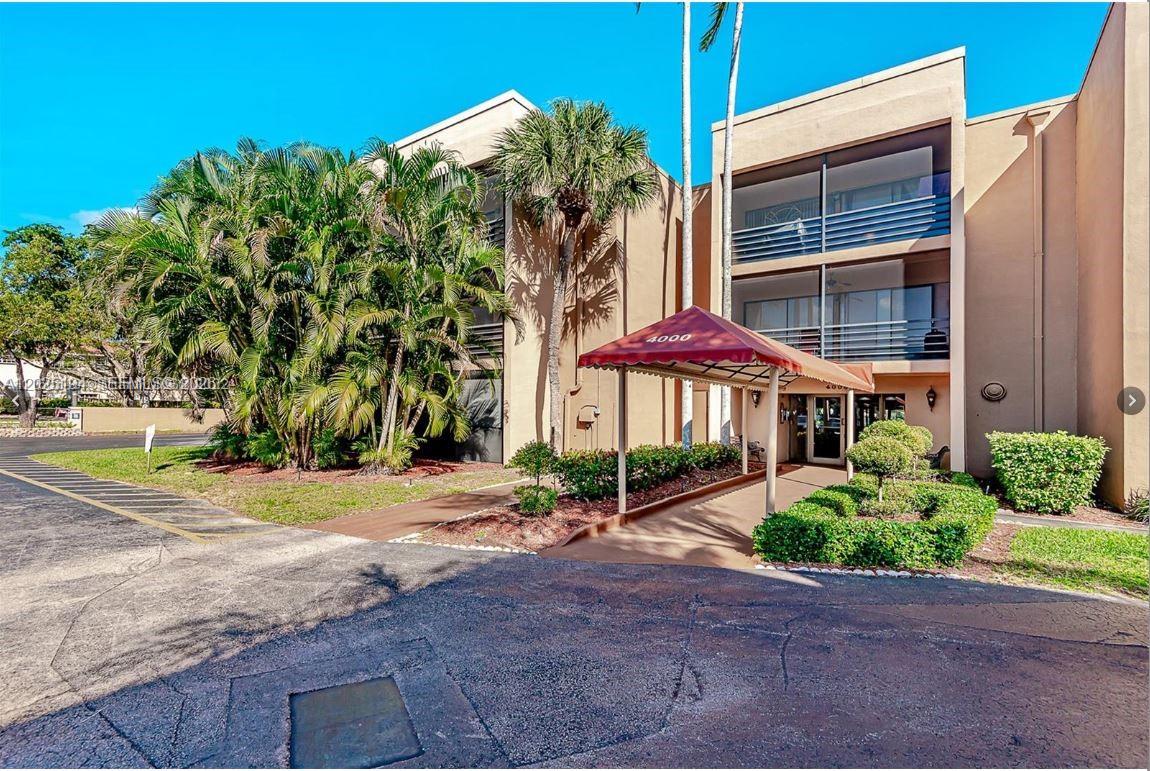 EMERALD HILLS C C APTS CO - Residential