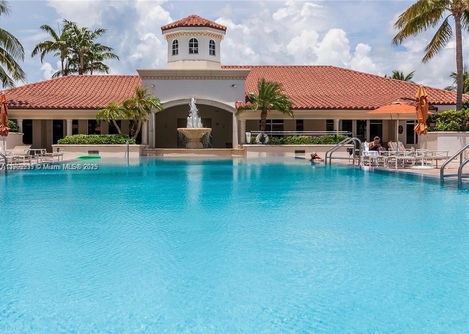 19900 E Country Club Dr 310