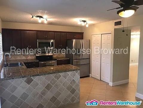 PEMBROKE LAKES SECTION SE - Residential Lease