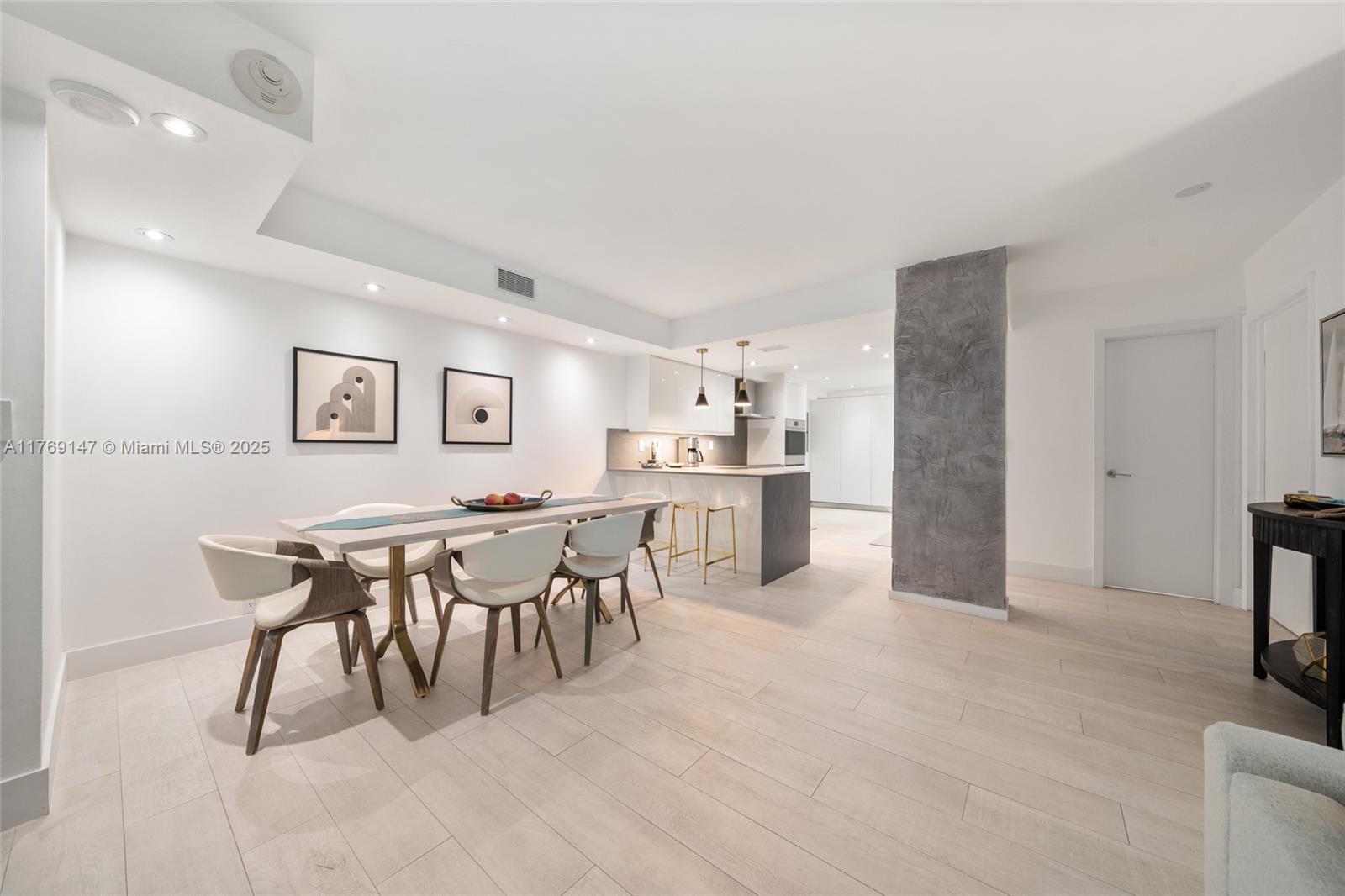 TOWERS OF KEY BISCAYNE CO - Residential Lease