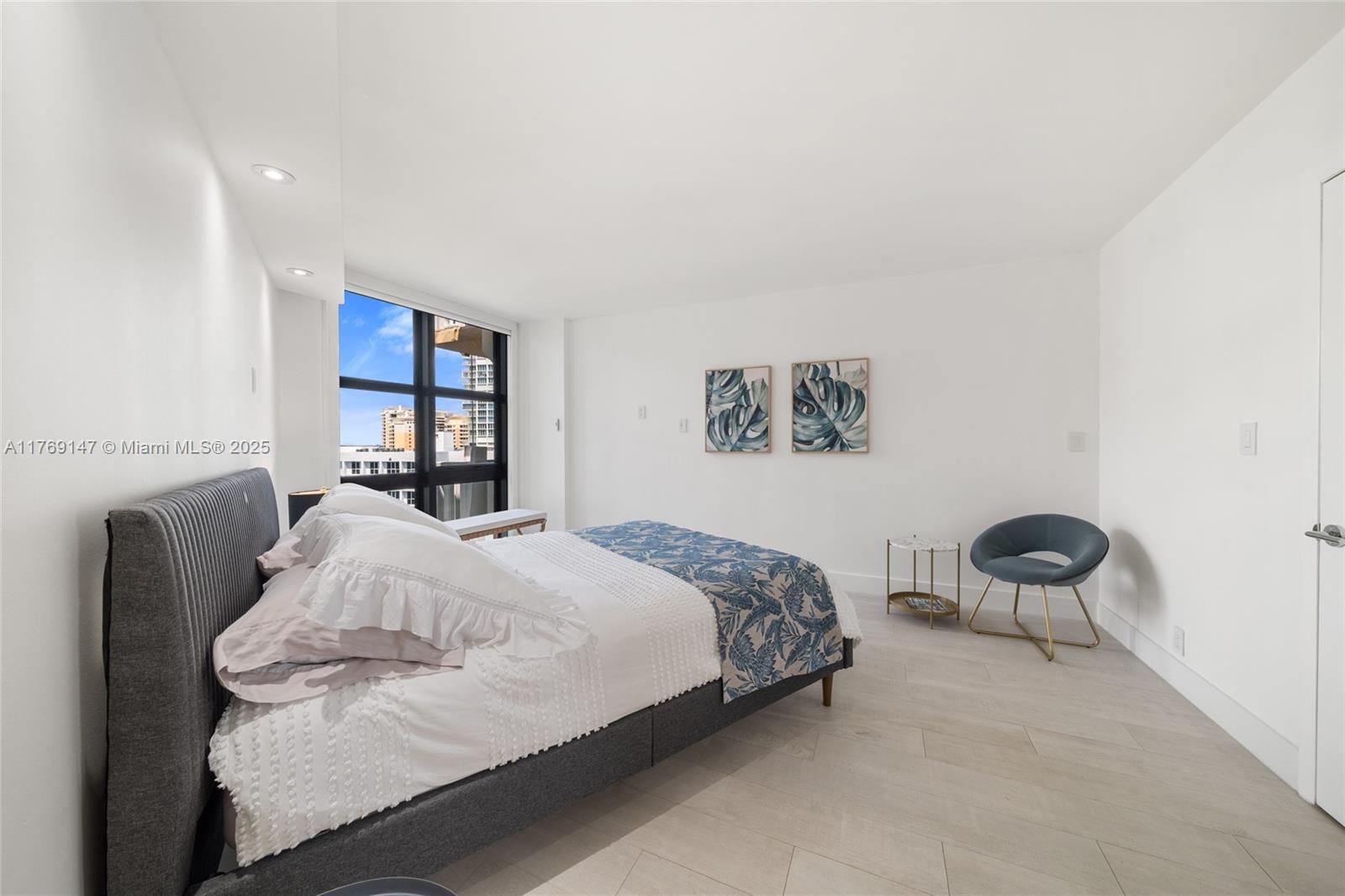 TOWERS OF KEY BISCAYNE CO - Residential Lease