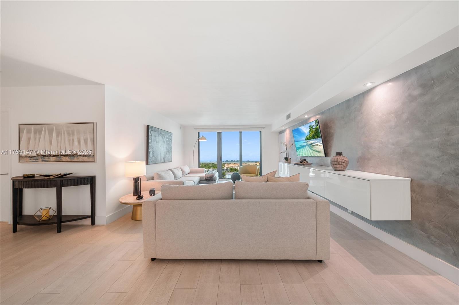 TOWERS OF KEY BISCAYNE CO - Residential Lease