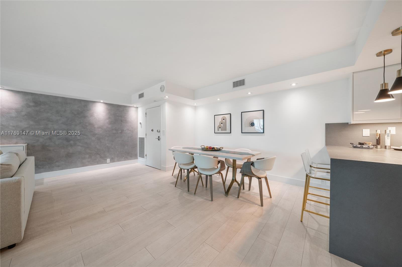 TOWERS OF KEY BISCAYNE CO - Residential Lease