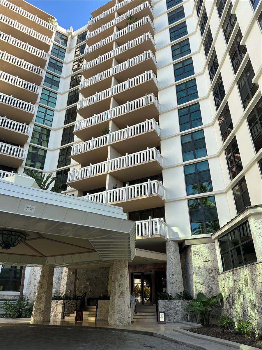 TOWERS OF KEY BISCAYNE CO - Residential Lease