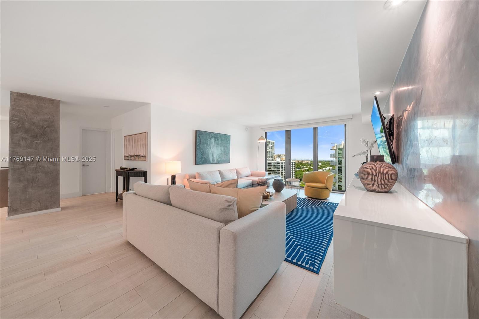 TOWERS OF KEY BISCAYNE CO - Residential Lease