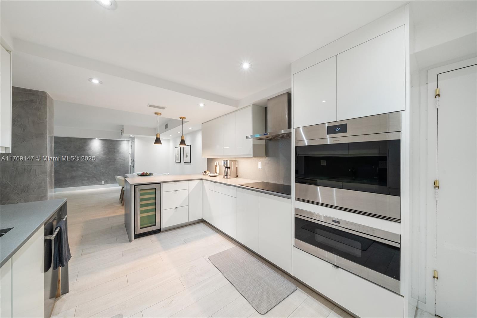 TOWERS OF KEY BISCAYNE CO - Residential Lease