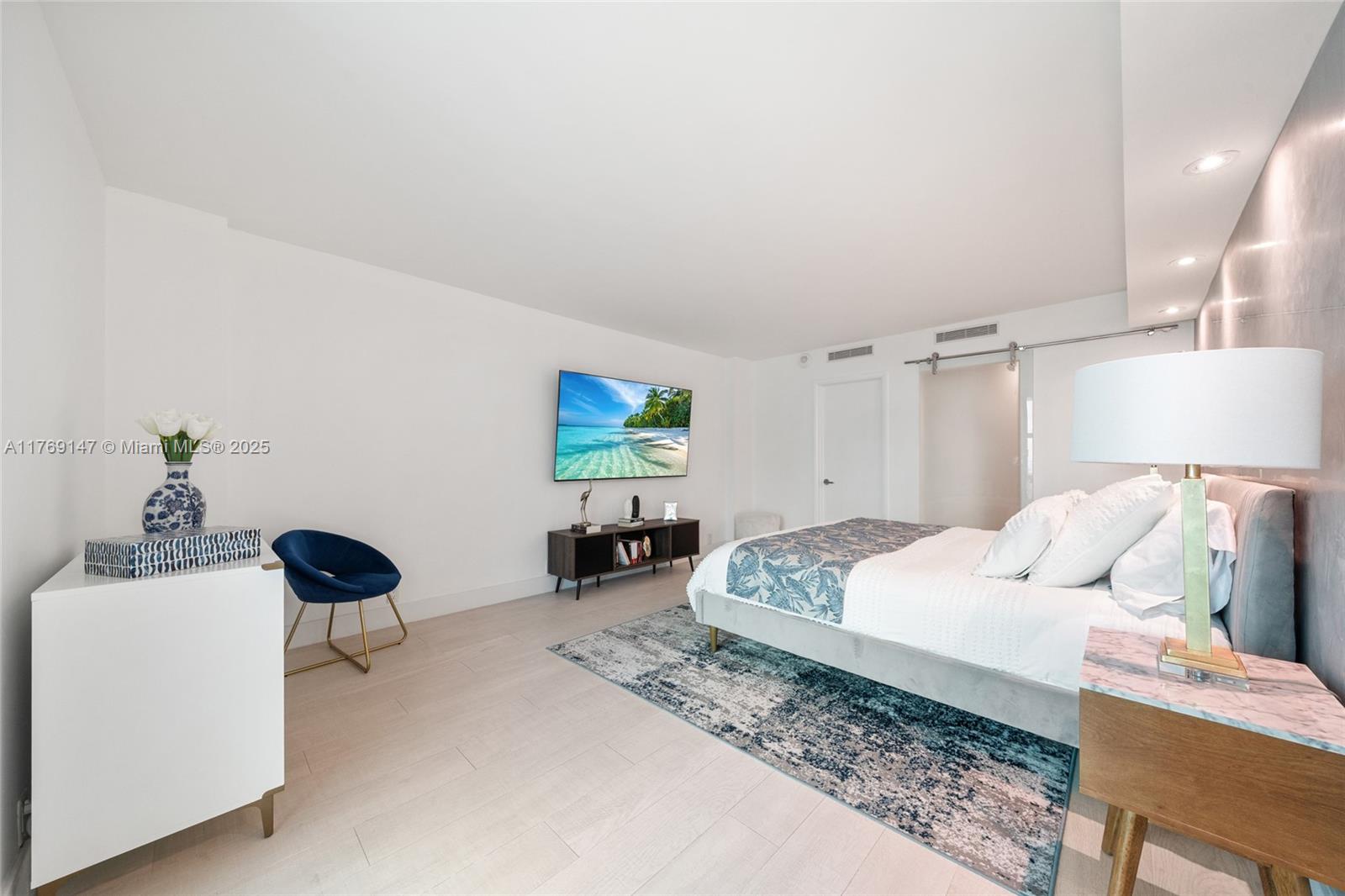 TOWERS OF KEY BISCAYNE CO - Residential Lease