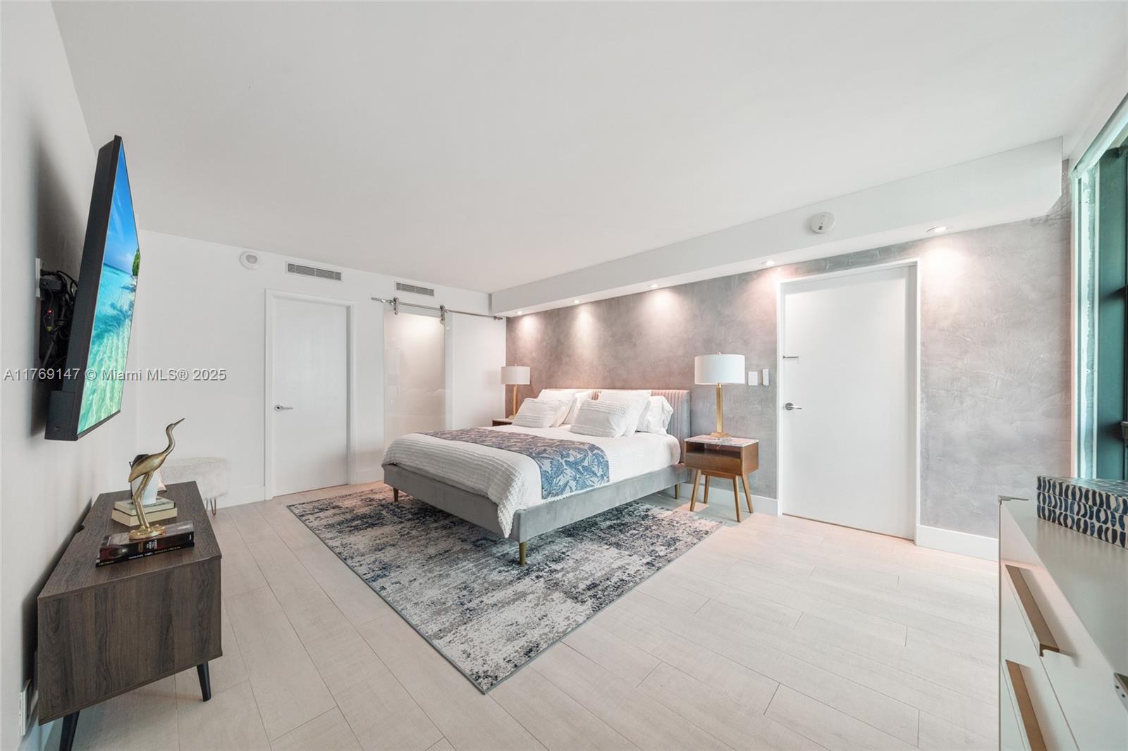 TOWERS OF KEY BISCAYNE CO - Residential Lease