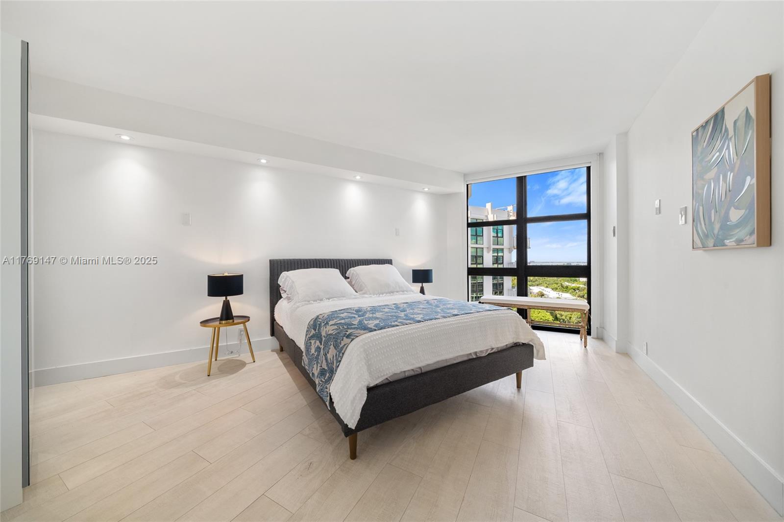 TOWERS OF KEY BISCAYNE CO - Residential Lease