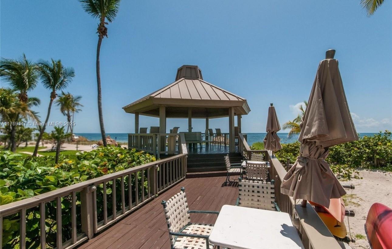 TOWERS OF KEY BISCAYNE CO - Residential Lease