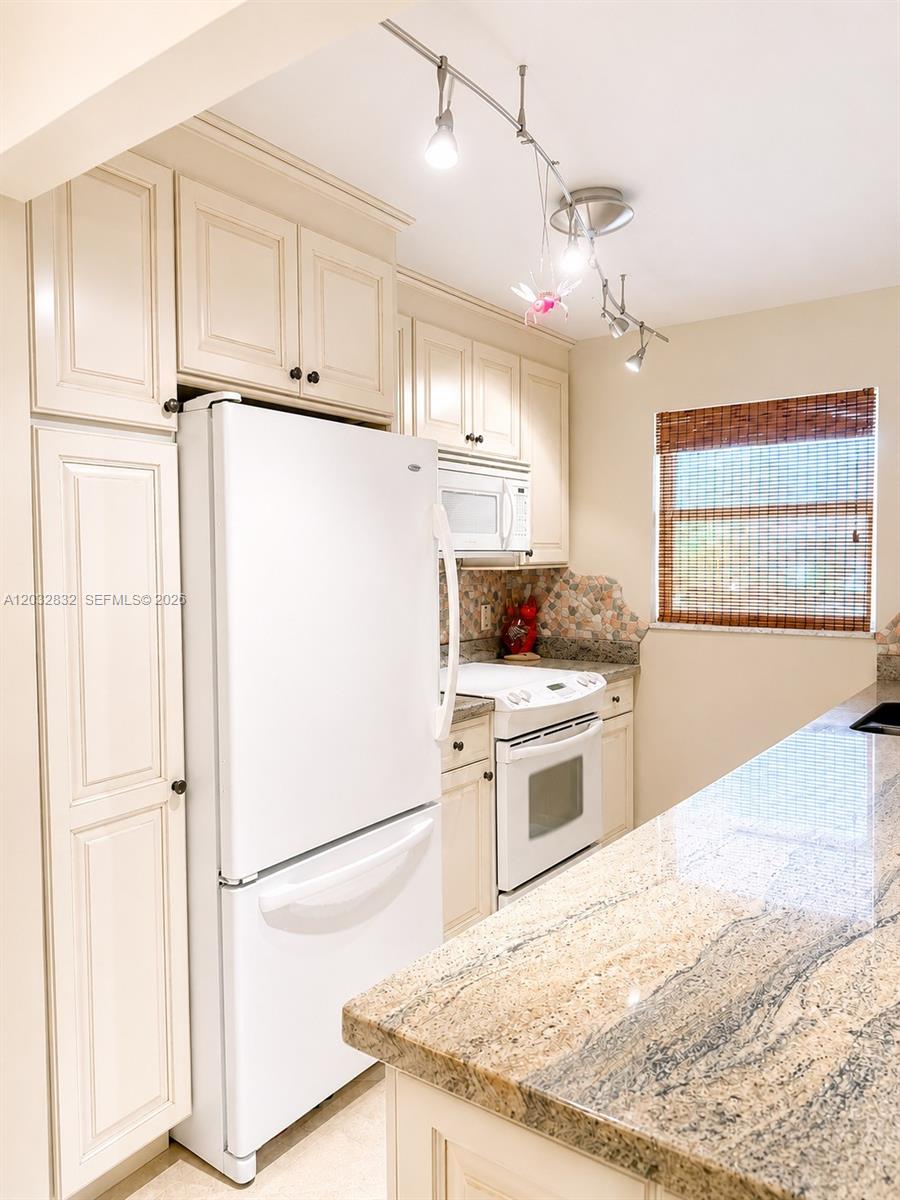 View photos, virtual tours, details... 1042 North Dr A