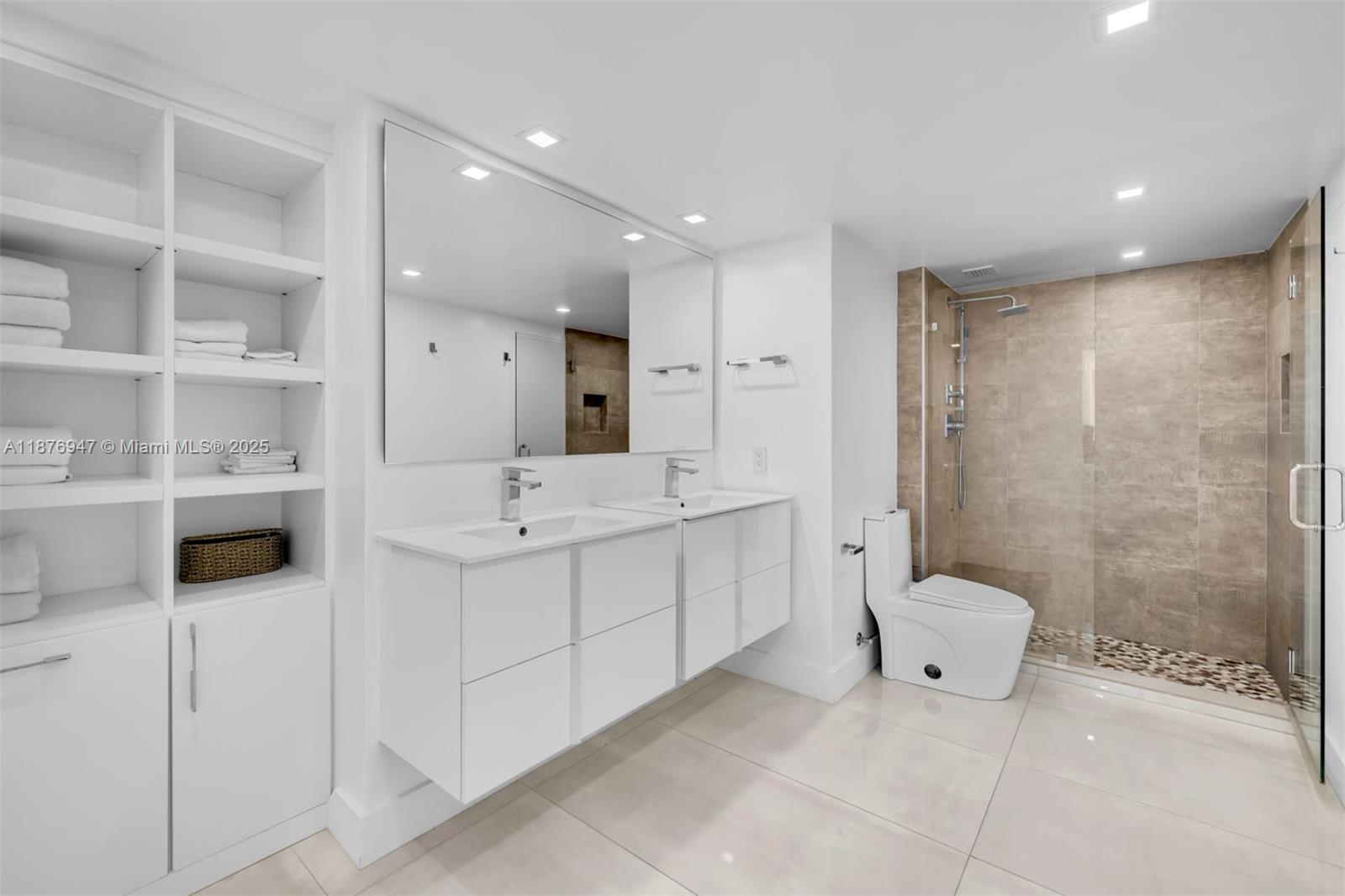 RONEY PALACE CONDO - Residential