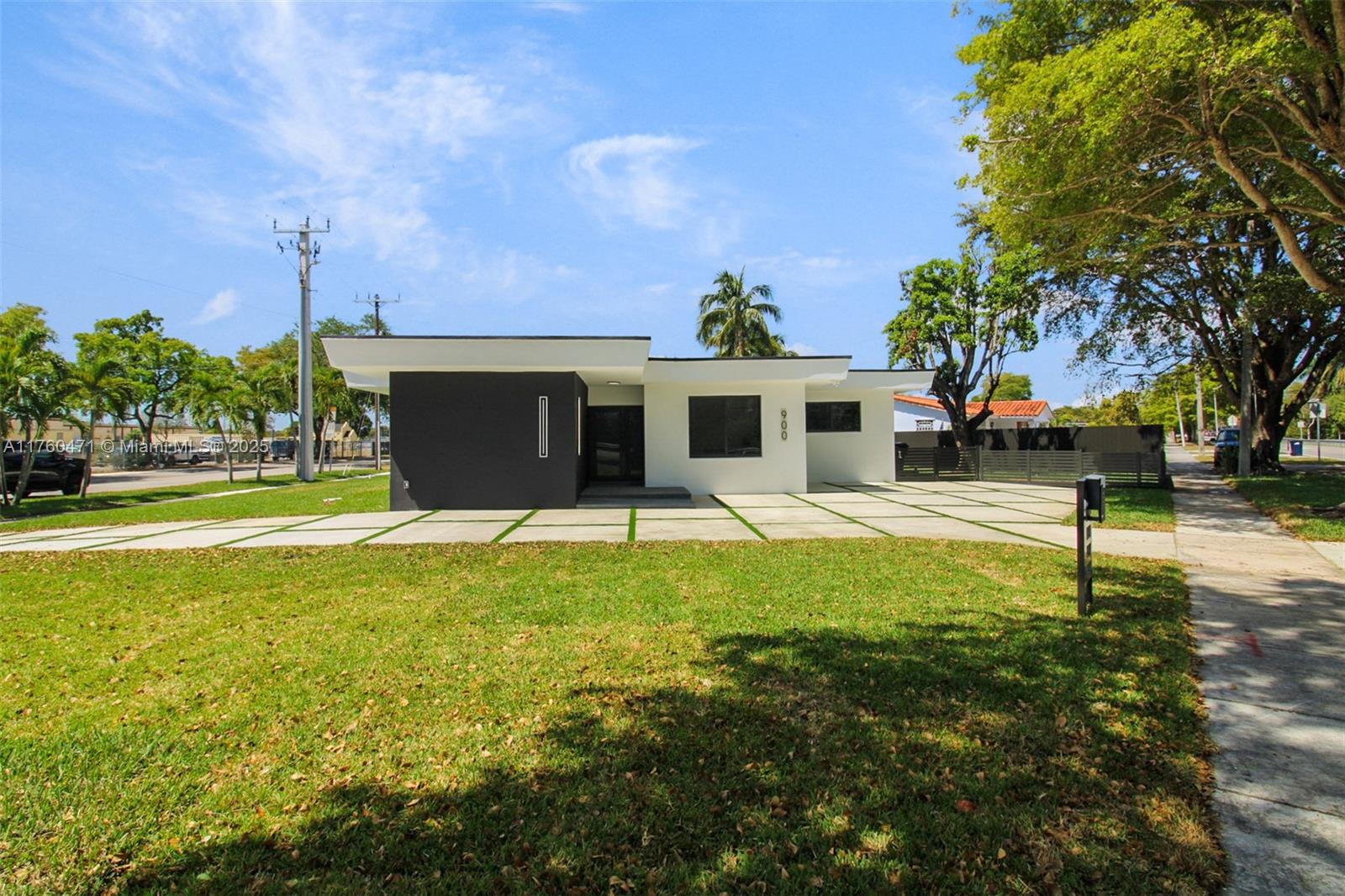 900 N Royal Poinciana Blvd