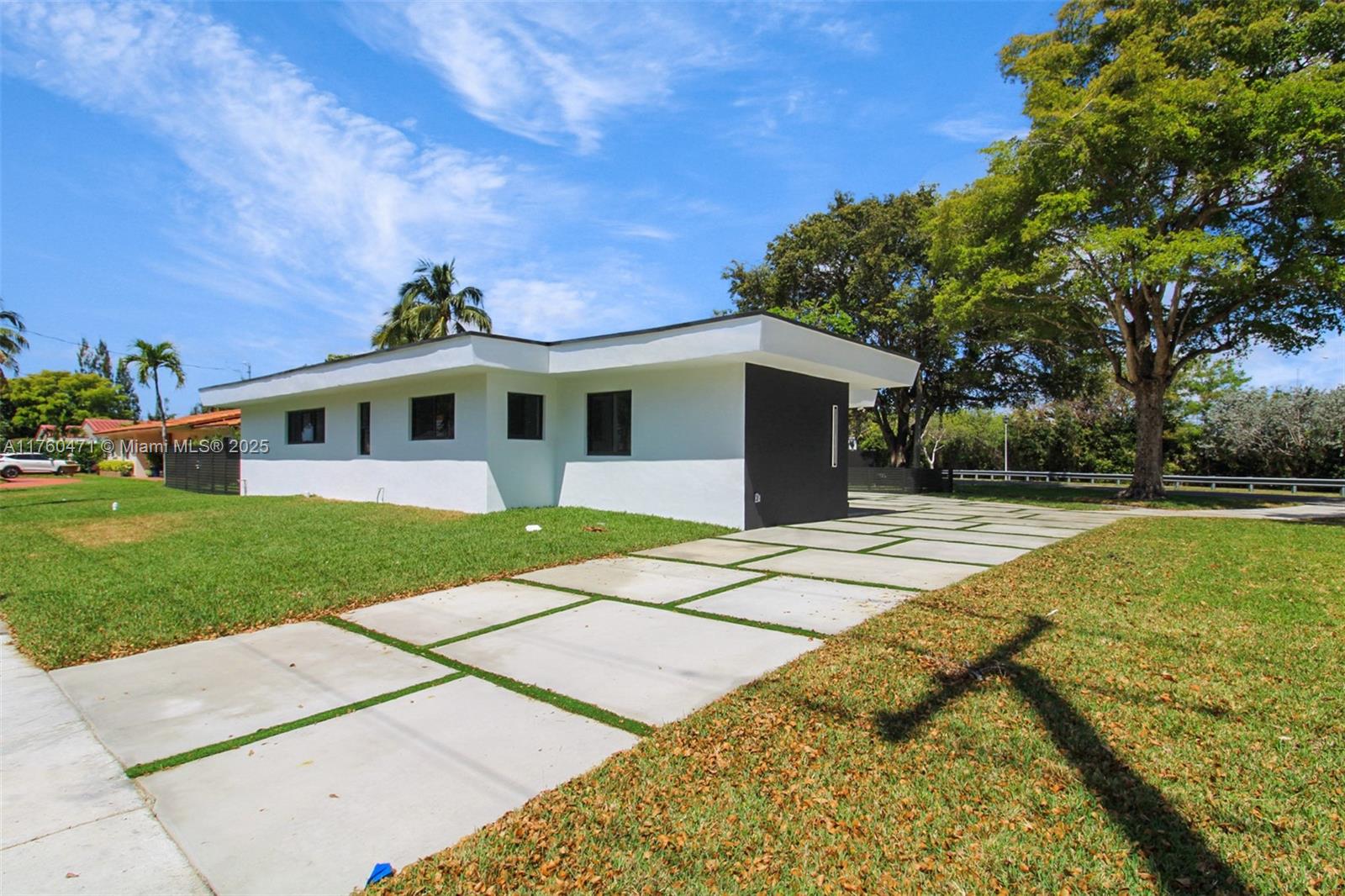 900 N Royal Poinciana Blvd