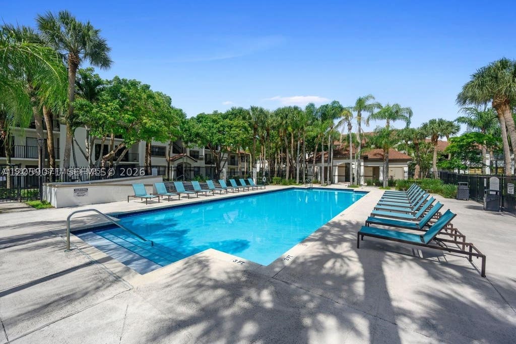 Photo of 510 S Park Rd #23-10, Hollywood, FL 33021 (MLS # A12059071)