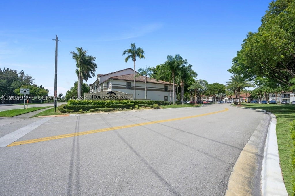 Photo of 510 S Park Rd #23-10, Hollywood, FL 33021 (MLS # A12059071)