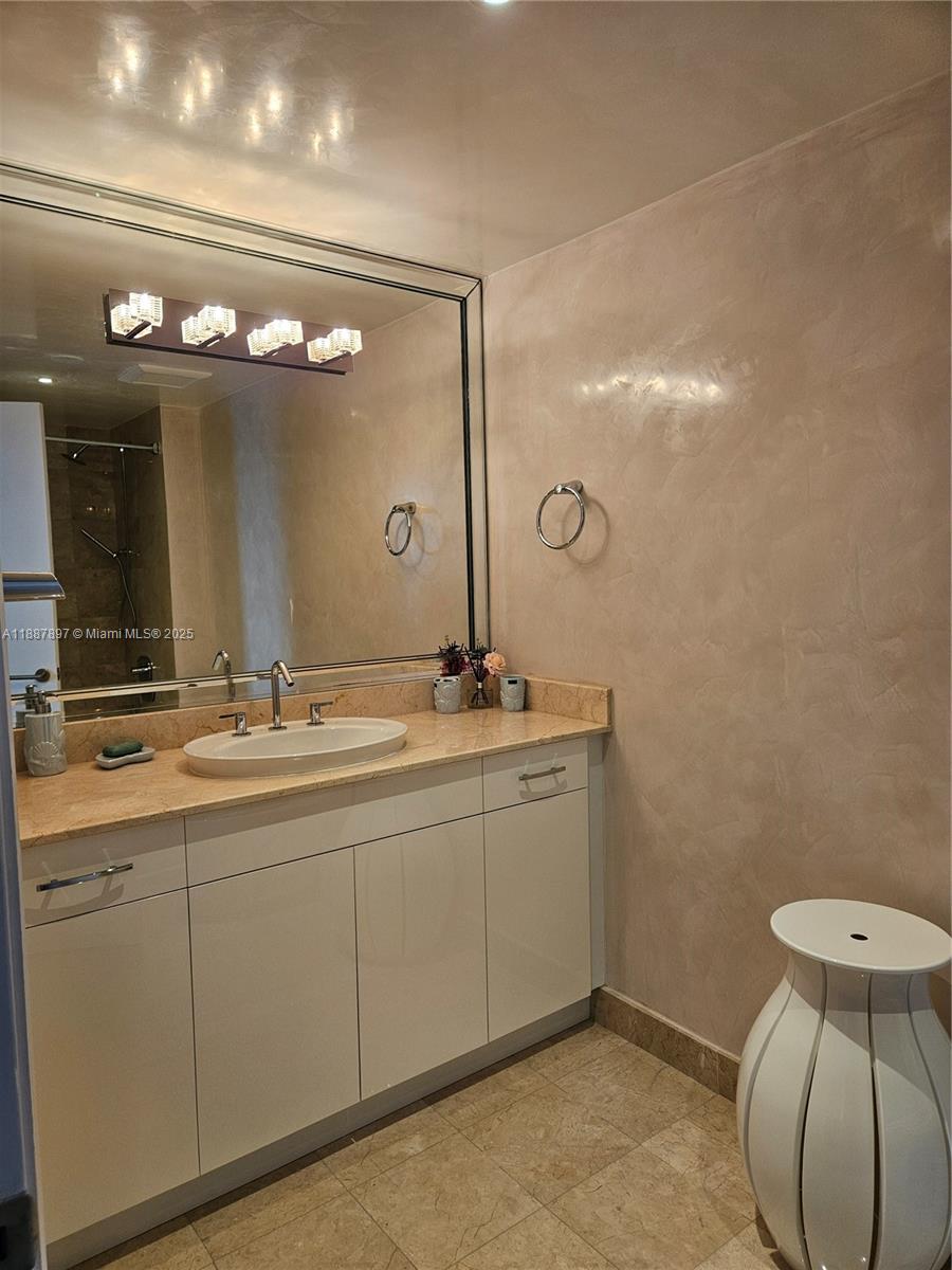 THE PENINSULA CONDO - Residential