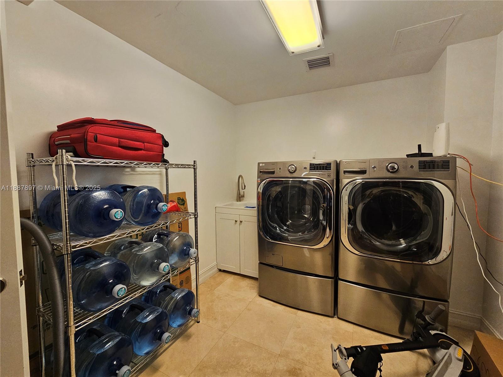 THE PENINSULA CONDO - Residential