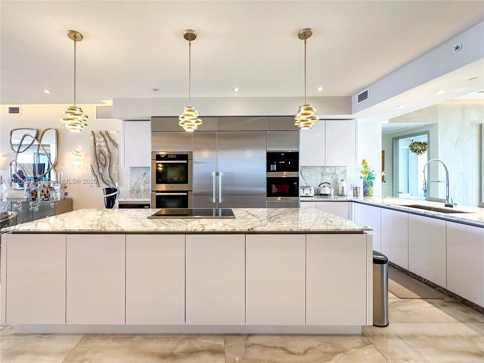 PRIVE CONDO - Residential