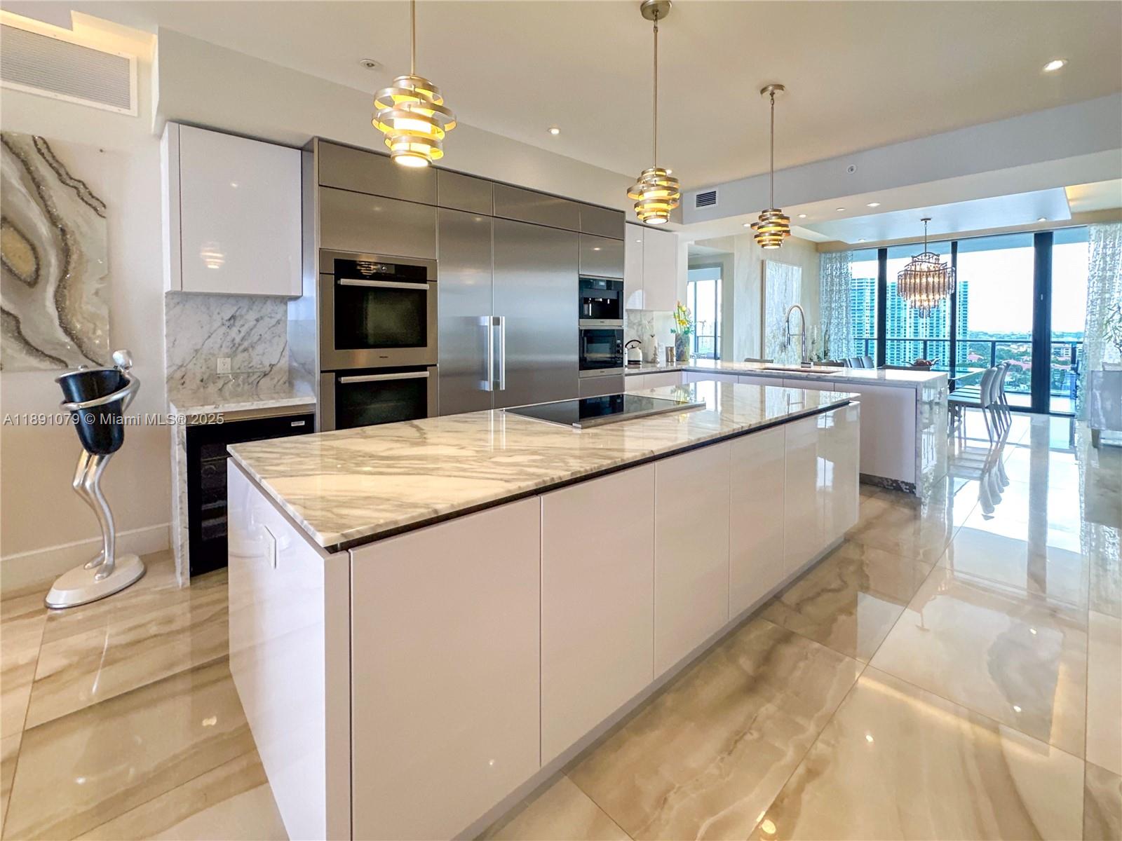 PRIVE CONDO - Residential