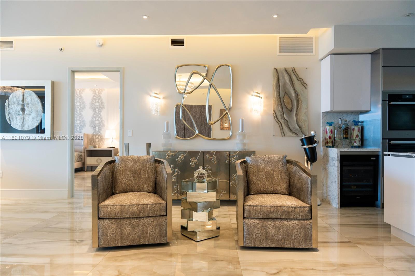 PRIVE CONDO - Residential