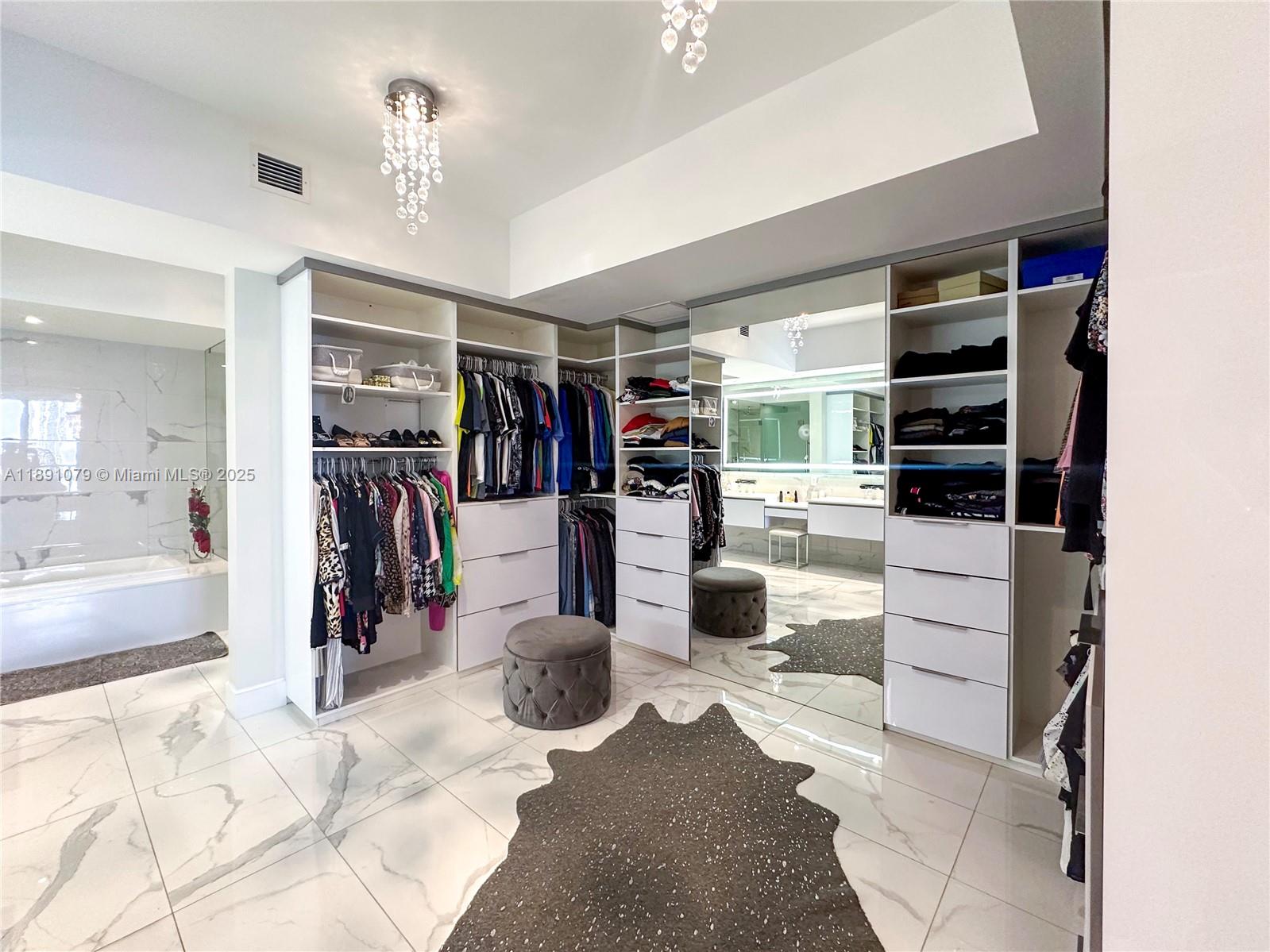 PRIVE CONDO - Residential