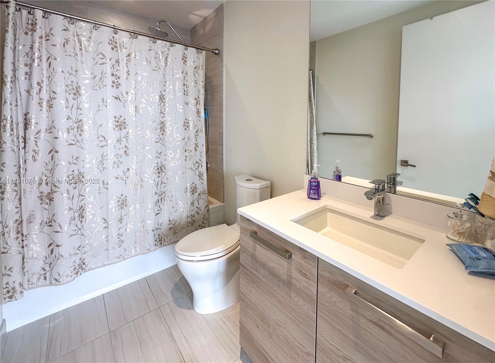 PRIVE CONDO - Residential