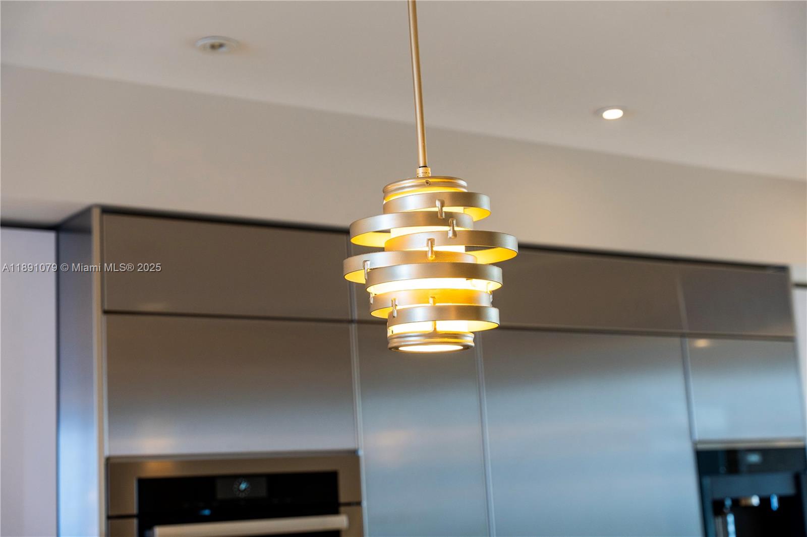 PRIVE CONDO - Residential