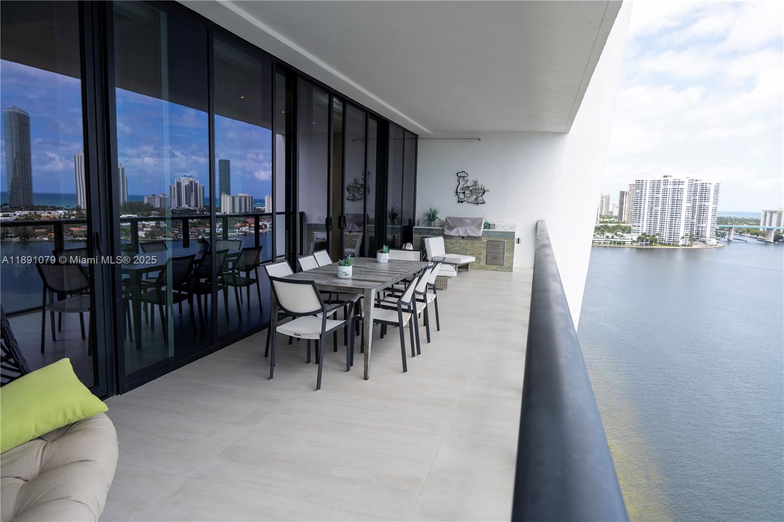 PRIVE CONDO - Residential