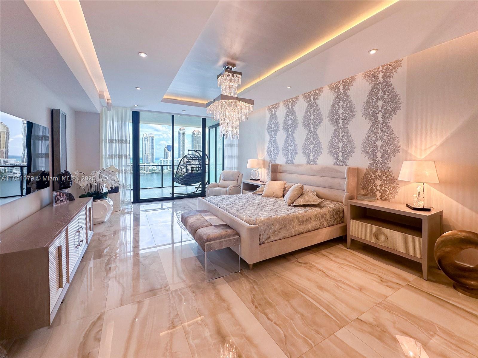 PRIVE CONDO - Residential