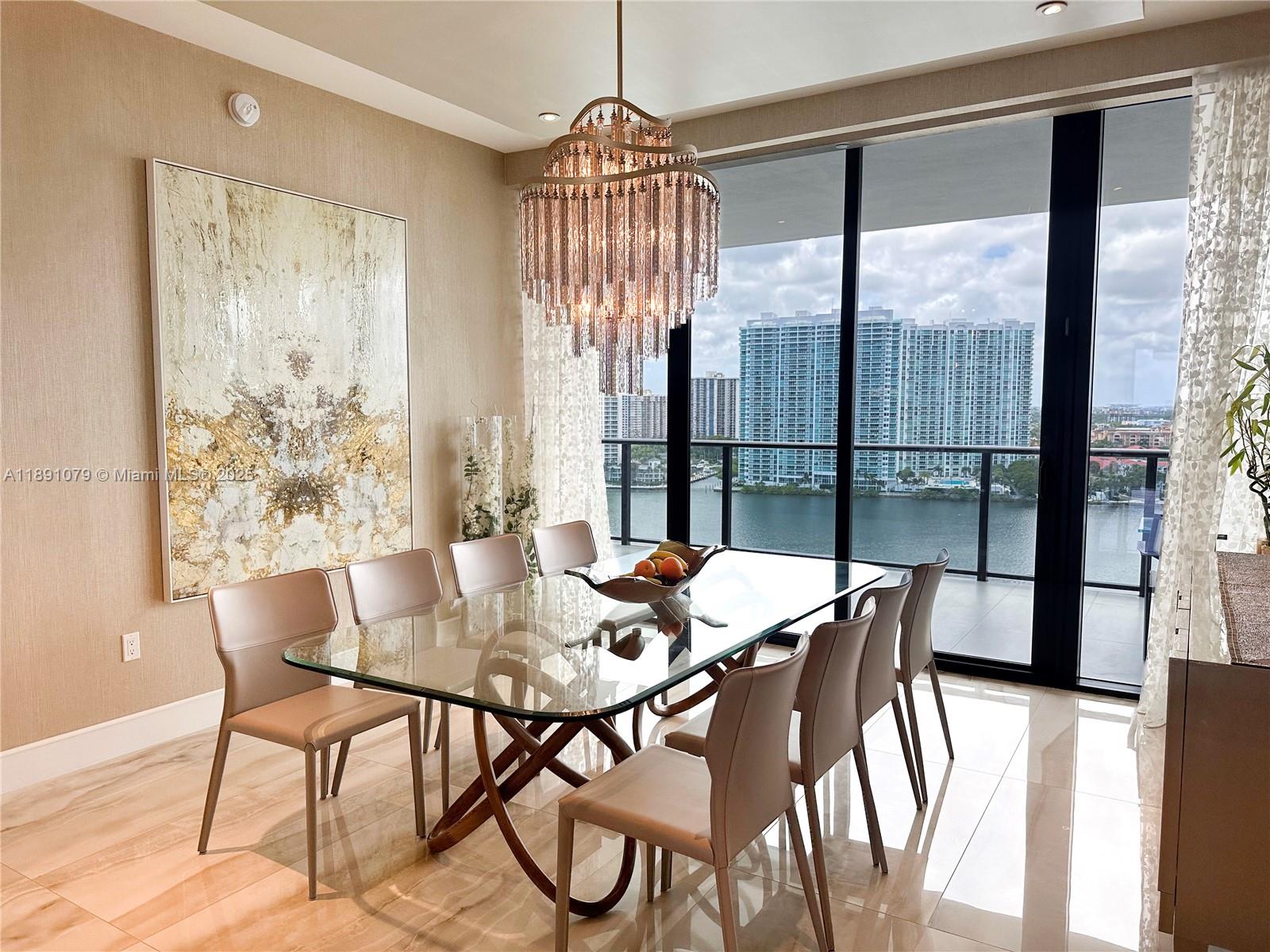 PRIVE CONDO - Residential