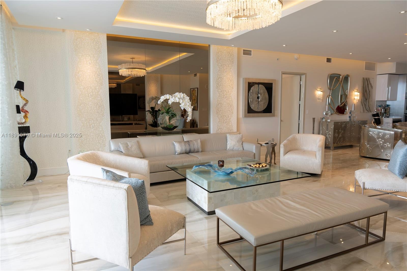 PRIVE CONDO - Residential