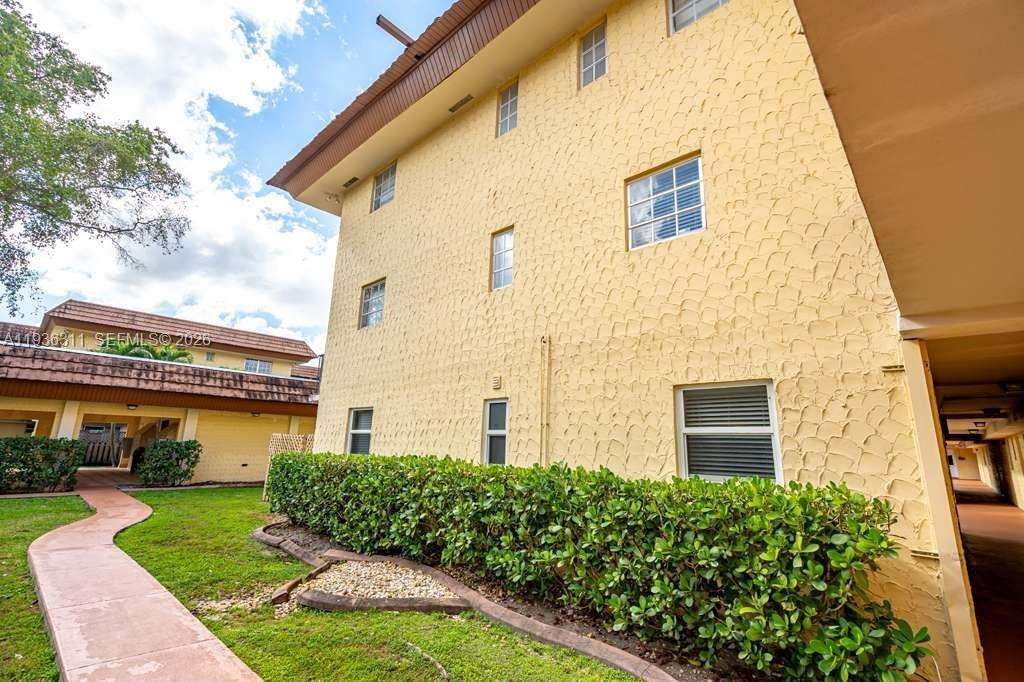 COURTYARDS AT KENDALL CON - Residential