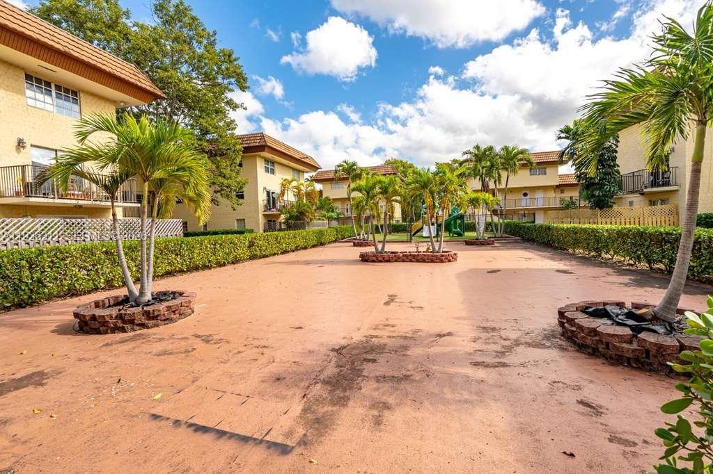 COURTYARDS AT KENDALL CON - Residential