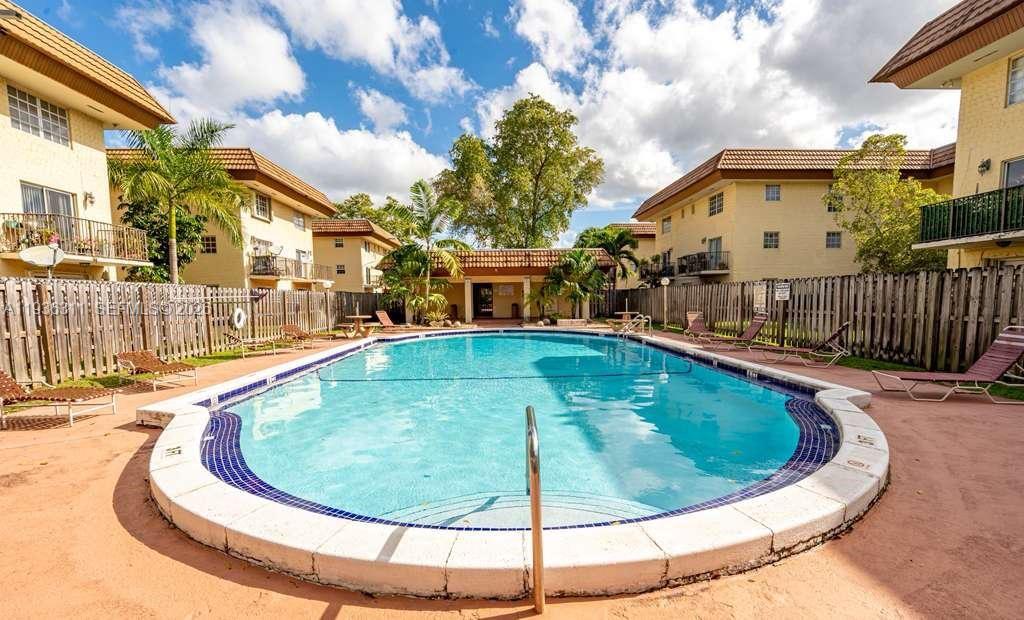 COURTYARDS AT KENDALL CON - Residential