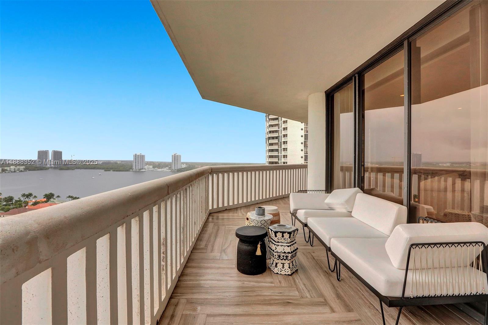 2000 ISL BLVD WILLIAMS IS - Residential
