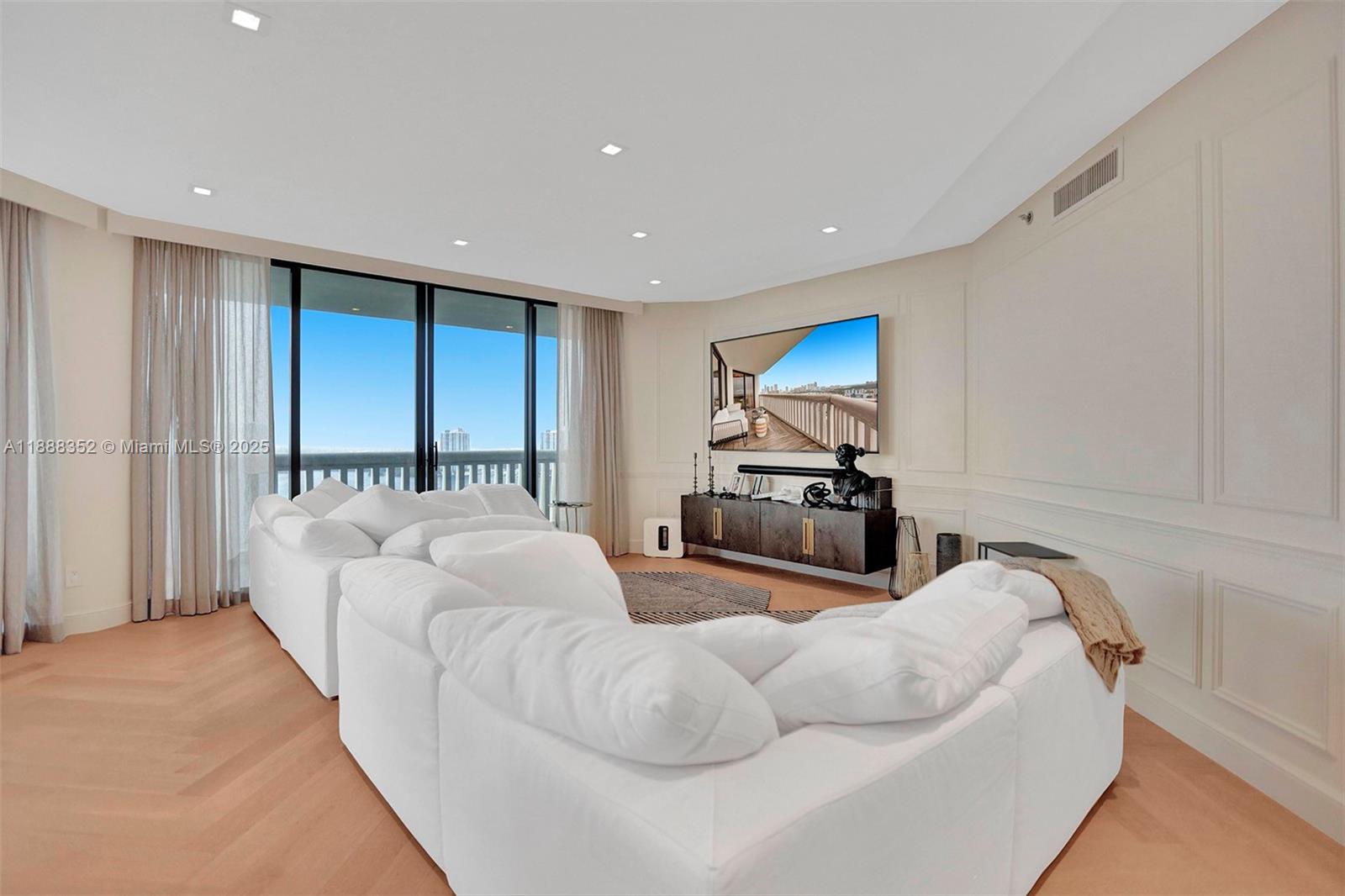 2000 ISL BLVD WILLIAMS IS - Residential
