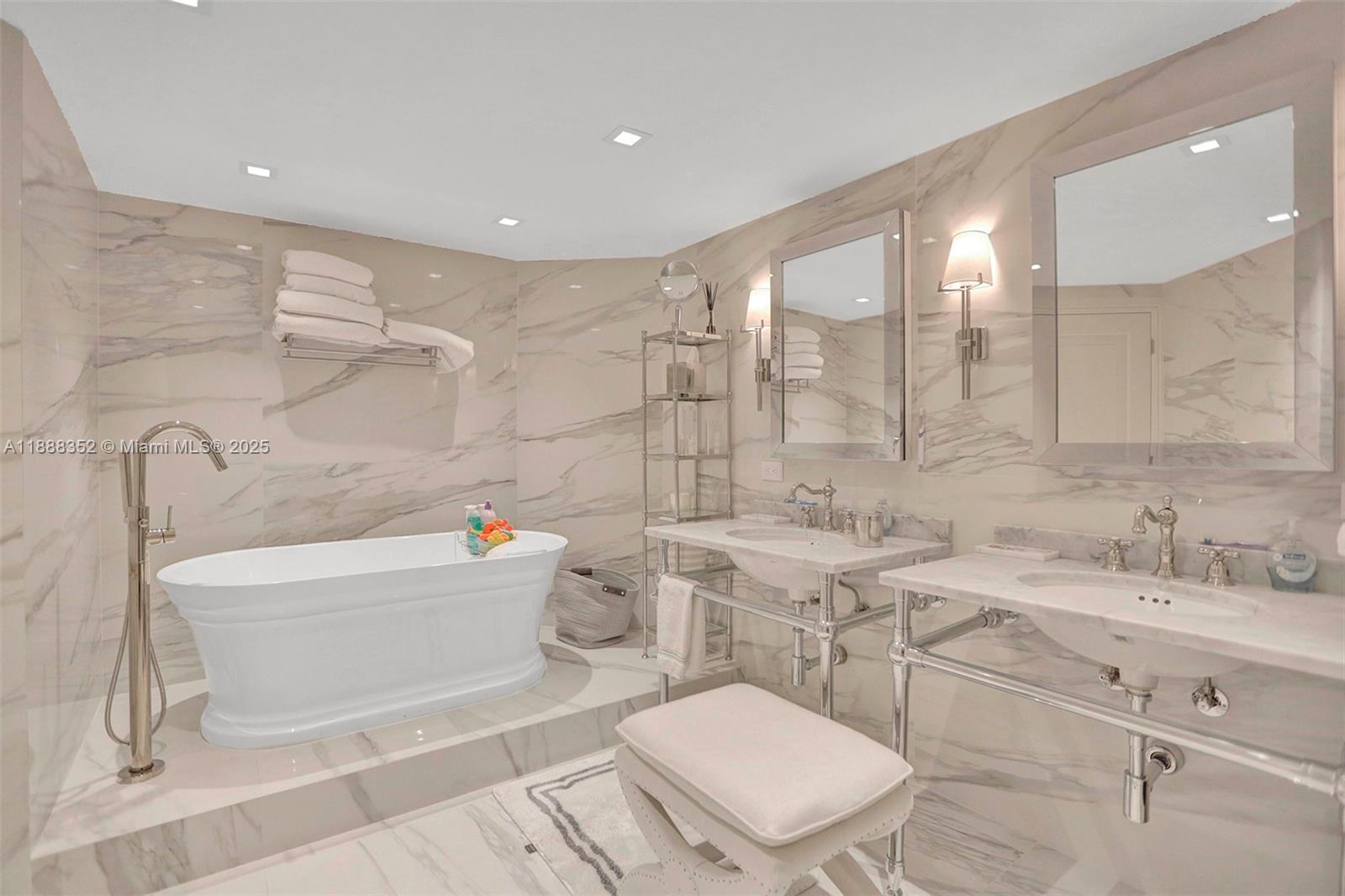 2000 ISL BLVD WILLIAMS IS - Residential