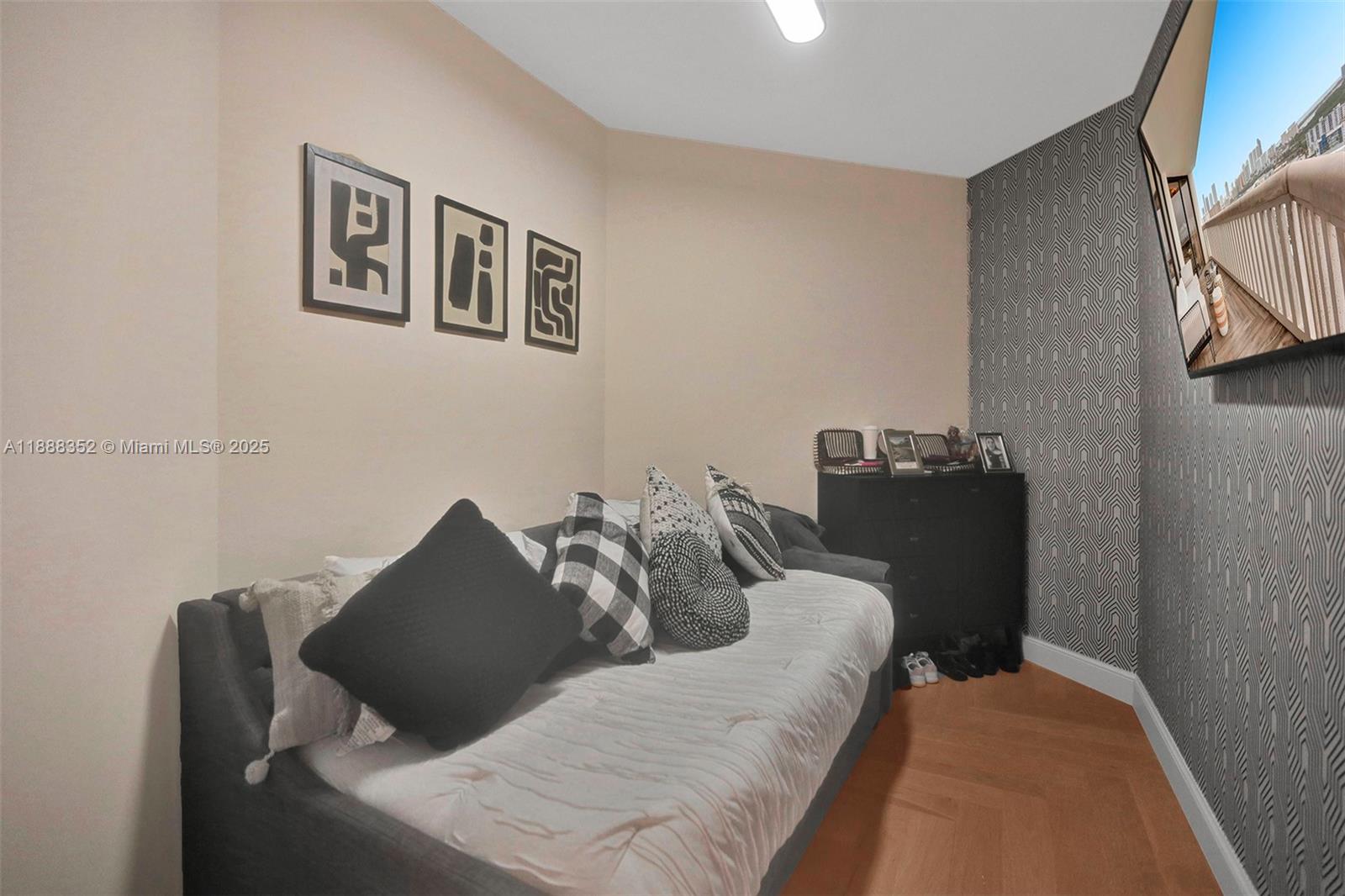 2000 ISL BLVD WILLIAMS IS - Residential