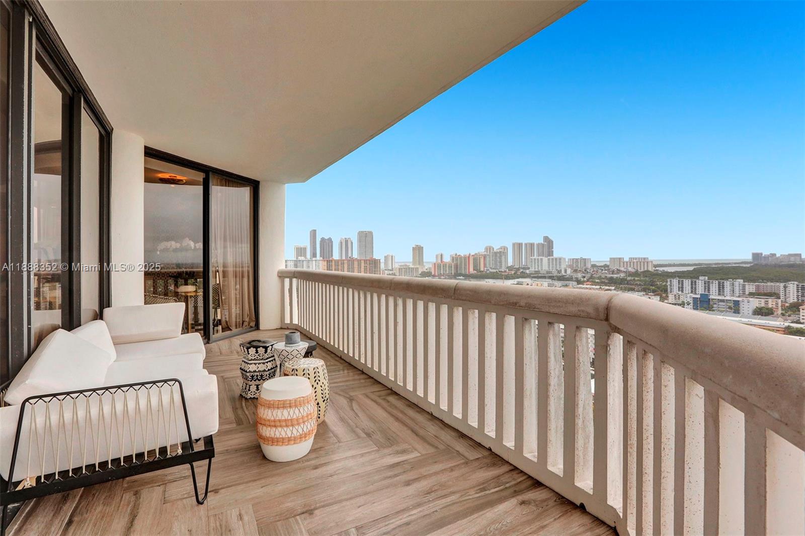 2000 ISL BLVD WILLIAMS IS - Residential