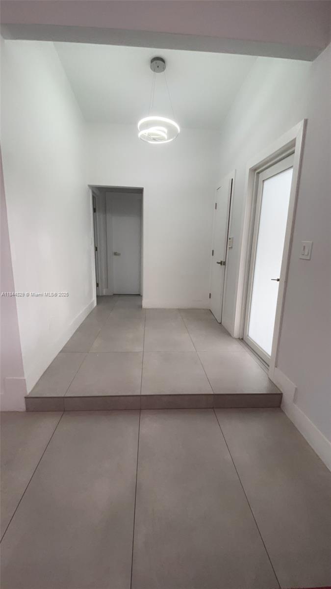 2325 NE 194 Street, Miami, FL, 33180/$1,717,000 3 2325 NE 194 Street