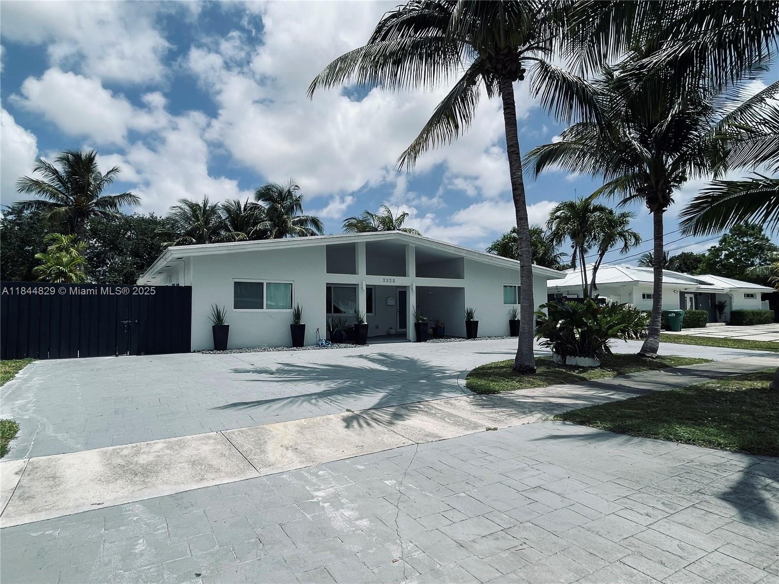 2325 NE 194 Street, Miami, FL, 33180/$1,717,000 1 2325 NE 194 Street