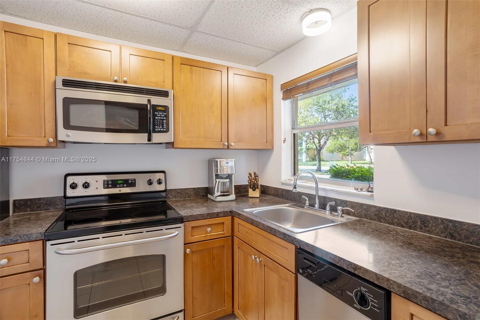 8920 Sunrise Lakes Blvd 101, Sunrise, Miami-Dade County, Florida - 2 Bedrooms  
2 Bathrooms - 