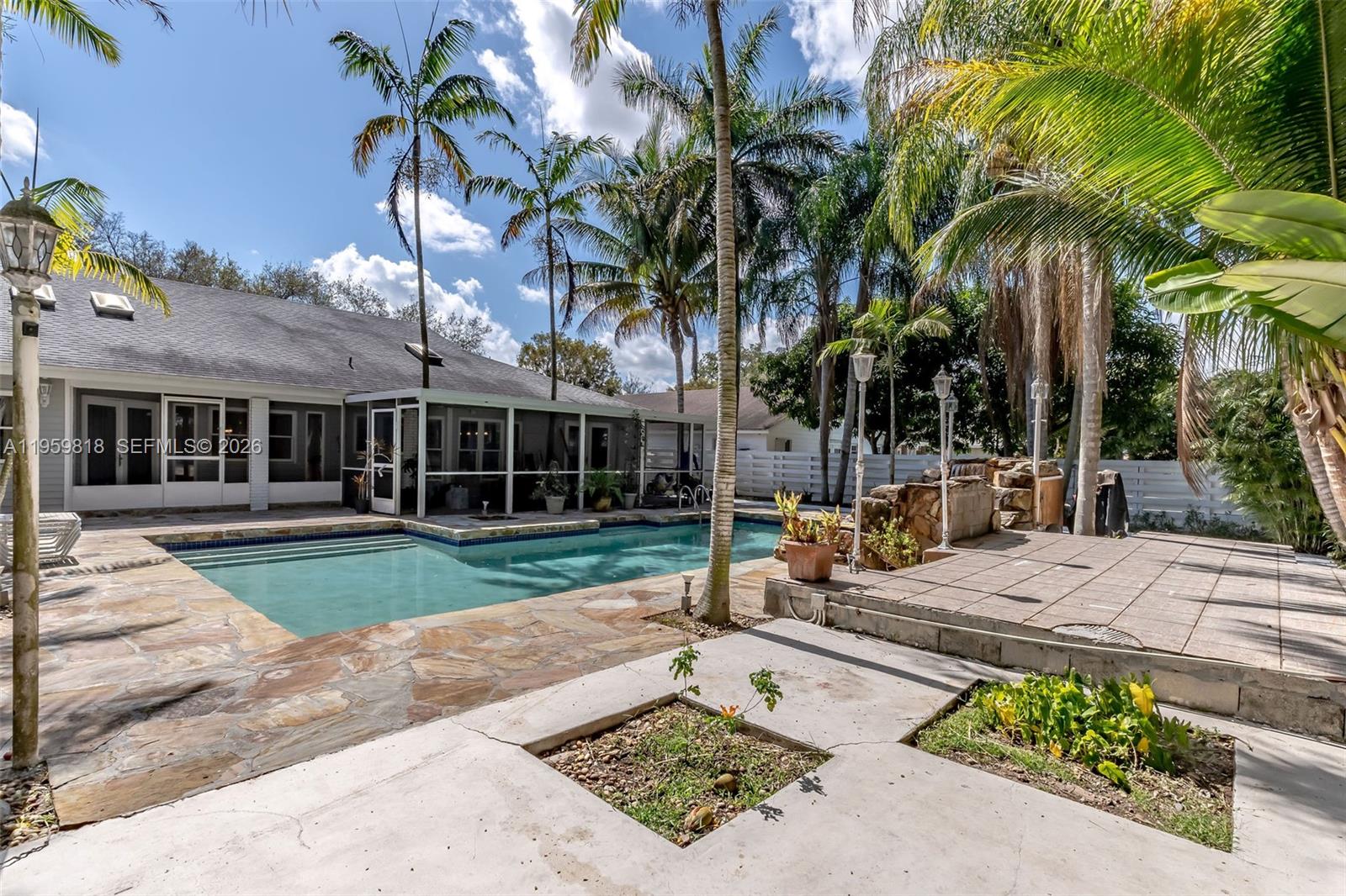 COUNTRY WALK SEC 3 - Residential