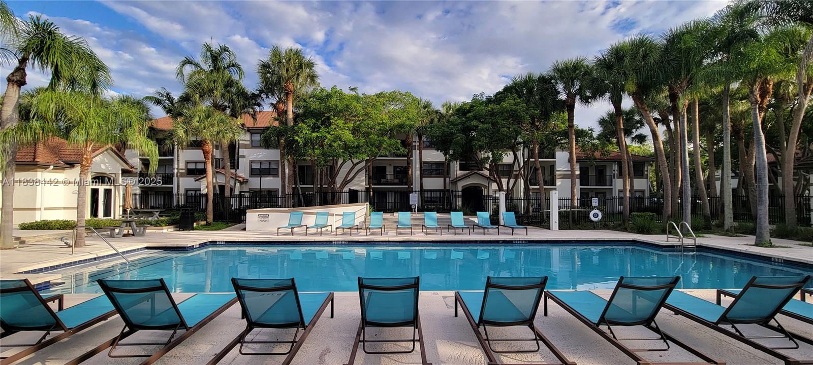 Great location! 1 bed, 1 bath condo in the heart of Hollywood. No carpet, ceramic and laminated floors.
Washer and dryer in unit. Walk-in closet in bedroom. Balcony overlooking garden. Additional storage. Assigned parking. Hollywood Parc is a beautiful community that offers tennis court, 2 community pools,
spa, gym, BBQ area and gardens. It is located across the public golf course and close to Target, Publix,
restaurants, banks and minutes of beaches.