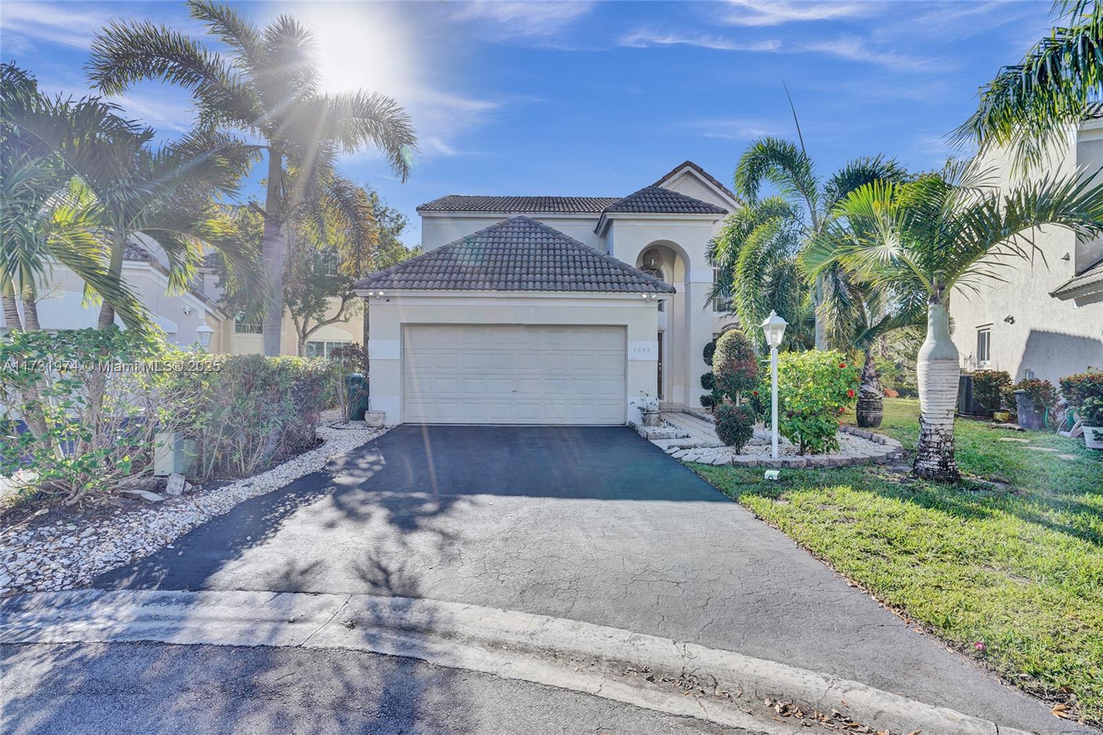 Property for Sale at 7698 Hibiscus Ln, Coral Springs, Broward County, Florida - Bedrooms: 3 
Bathrooms: 3  - $649,900