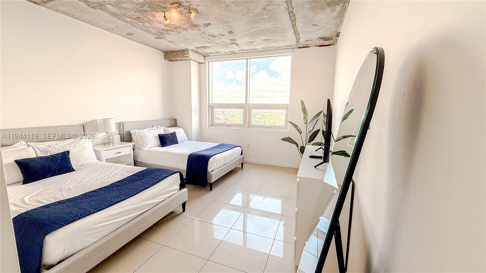 MIDBLOCK MIAMI CONDO - Residential