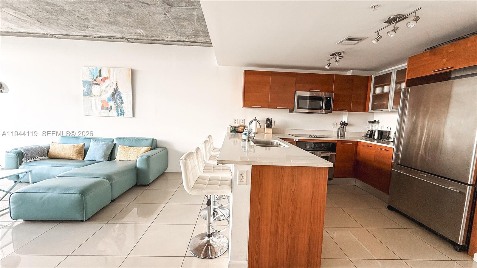 MIDBLOCK MIAMI CONDO - Residential